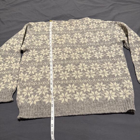 Vintage 70s Norwegian made in Norway 100% wool gray snowflake sweater size M - Picture 8 of 9